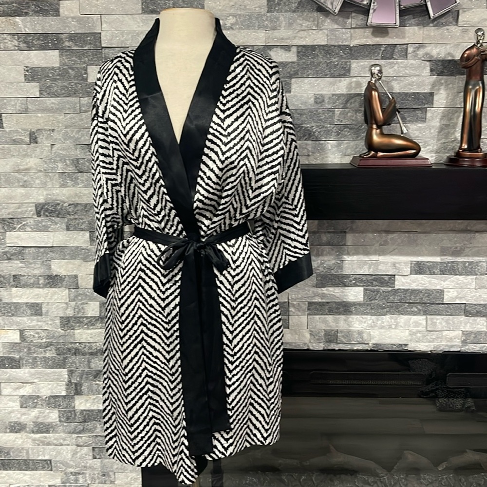 Inner Most Satin Robe Women’s Size M Black/ White with Belt Midi Length